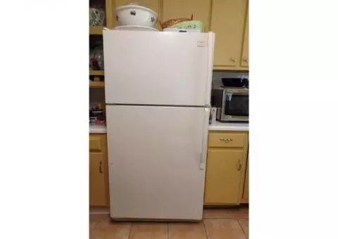 20.9 Cubic Foot Whirlpool Fridge - Excellent condition